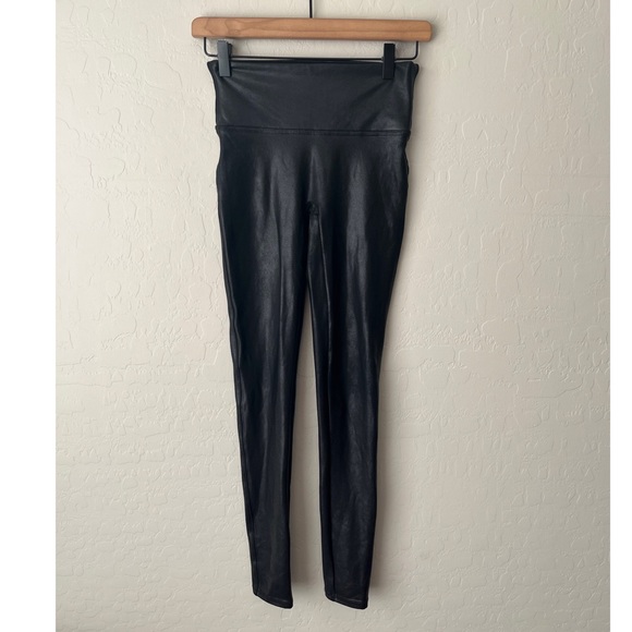 Spanx faux leather high rise leggings medium - Picture 7 of 11